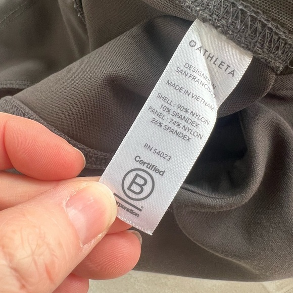 Athleta HEADLANDS HYBRID MOTO TIGHT 25" Leggin Arbor Olive in Size 14P - Picture 8 of 10